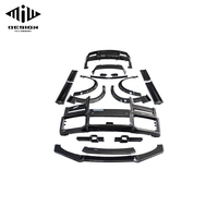 Kit carrosserie complet en carbone sec de style UB pour Rolls Royce Cullinan, qualité supérieure, comprenant pare-chocs avant, jupes latérales, diffuseur arrière et spoiler.