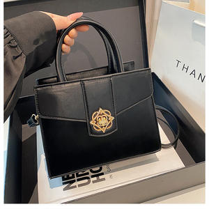 กระเป๋าถือแฟชั่นหรูหราสำหรับผู้หญิงขายส่ง ปี 2024 รุ่นใหม่ สายสะพายเดี่ยว ปิดแบบคลุม ใช้ได้ทุกฤดู - Product Image 3