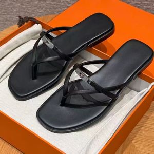 Nouvelles sandales d'été 2026 à petit fermoir métallique et bride d'orteil pour <span class=keywords><strong>femme</strong></span>, <span class=keywords><strong>en</strong></span> <span class=keywords><strong>cuir</strong></span> véritable, idéales pour la plage et l'extérieur - Product Image 4