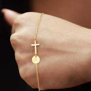 Nuevas pulseras con dijes de Cruz religiosa chapadas en oro exquisitas para mujer, 26 letras redondas, Moda Para comunión - Product Image 3