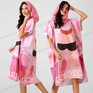 Peignoir en tissu éponge à capuche avec logo personnalisé de qualité supérieure, idéal pour les promotions sur la plage - Product Image 4