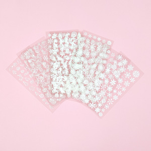 Autocollants pour ongles Tiebeauty de Noël, motif flocon de neige en relief avec feuille d'or, pour décorations d'art des ongles - Product Image 3