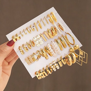 Nouvel ensemble de boucles d'oreilles créoles en acrylique plaqué or avec perles et papillons pour femmes, bijoux en métal ajouré - Product Image 2