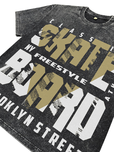 เสื้อยืดคอกลมสีดำย้อมสีแบบ Acid Wash สำหรับผู้ชาย ผ้าฝ้าย พิมพ์ลายตัวอักษร DTG สไตล์สเก็ตฟรีสไตล์ ทรงปกติ ระบายอากาศได้ดี - Product Image 4