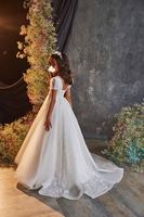 Gaun Pesta Anak Perempuan dengan Kerah Bulat, Pola Bunga, Lengan Pendek, Punggung V, Sabuk Satin, Renda Mawar di Bagian Bawah, Tulle Mengembang