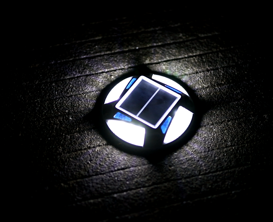 IP68 Round LED Aluminum Alloy Solar Road Studs Cat Eyes Road Mark use Park / Gargen