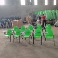 Chaise de formation universitaire empilable de qualité commerciale avec tablette d'écriture ergonomique et porte-livre pour salle de classe et amphithéâtre universitaire