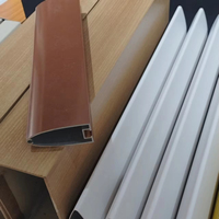 Panneau de plafond moderne en aluminium à profil extrudé sur mesure pour la décoration des aéroports, hôtels et centres commerciaux