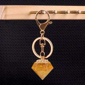 Porte-clés en cristal naturel - Pendentif en <span class=keywords><strong>pierre</strong></span> de guérison avec accessoires dorés - 12 variations de pierres précieuses pour la protection et le style - Product Image 4