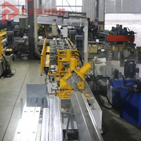 Machine de profilage de profilés légers : Chaque taille de montants et de rails est enregistrée en mémoire pour une rappelée en un clic à tout moment ultérieur.