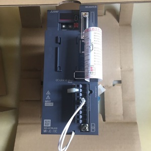 Servoaccionamiento Mitsubishi Mr-Je-70c 200V CA con Control Vectorial, CC-Link IE Field Basic - Product Image 1