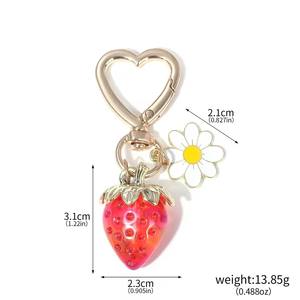 Lindo Llavero Colgante de Fresa Kawaii con Corazón, Flor y Margarita para Mujeres y Niñas, Accesorio para Bolsos y Carteras, Regalo - Product Image 6