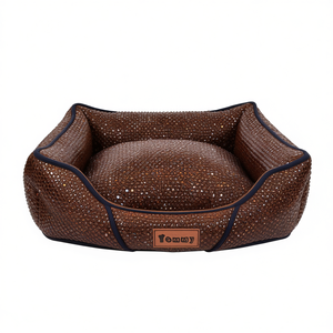 Set di Tre Pezzi per Cuccia per Animali Domestici in Pile con Motivo Coccodrillo e Cristalli, Super Morbido, Quadrato, in Marrone - Product Image 2