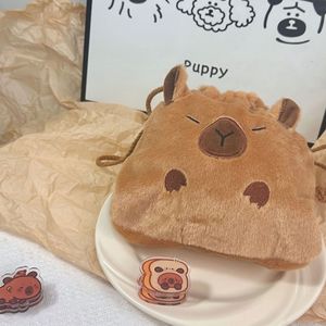 Hoge Kwaliteit Pluche Capibara Pluizige Trekkoord Make-Up Tas Met Schouderbanden Meisjes Schattige Cartoon Dier Capibara Make-Up Tas - Product Image 2