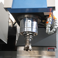 Centre d'usinage vertical CNC en métal Vmc640 pour machines de travail des métaux de précision