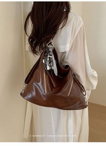 Sac hobo souple pour femme, grande capacité, en cuir PU, sac à bandoulière, sac à main décontracté pour tous les jours - Product Image 3