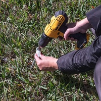 15 pièces de vis en acier galvanisé robuste dans les piquets de tente brillent dans le noir avec boîtier en plastique pour d'autres accessoires de camping