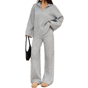 Ensemble décontracté deux pièces tricoté sur mesure pour femme, collection Hiver 2026 : pantalon droit et haut zippé à manches longues, tricot confortable - Product Image 1