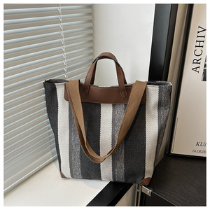Sac fourre-tout <span class=keywords><strong>en</strong></span> nylon de haute qualité pour l'épicerie, sac à bandoulière pour femme, sac fourre-tout <span class=keywords><strong>en</strong></span> toile avec logo imprimé personnalisé - Product Image 3