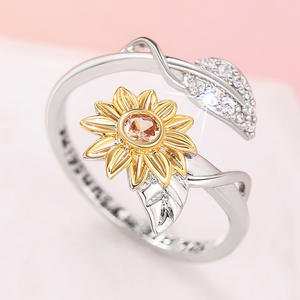 Anello Sunshine Flower da donna in argento color oro con zirconi cubici incastonati a pavé, regalo, gioielli alla moda - Product Image 2