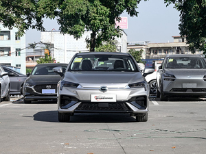 Coche eléctrico de 4 ruedas Coche eléctrico de alta velocidad completamente cerrado para adultos Conducción Coche eléctrico nuevo 130 km/<span class=keywords><strong>h</strong></span> en stock Aion <span class=keywords><strong>S</strong></span> EV Barato - Product Image 2
