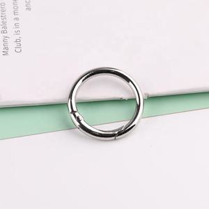 Anneau en O rond en alliage de zinc de 18 mm, mousqueton <span class=keywords><strong>pas</strong></span> <span class=keywords><strong>cher</strong></span> en métal, porte-clés en or blanc, crochets à ressort pour équipement de plein air et porte-clés - Product Image 3