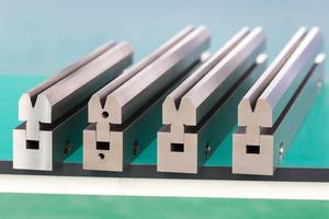 Macchina di piegatura CNC <span class=keywords><strong>Die</strong></span> piastra e lama di taglio superiore inferiore utensile <span class=keywords><strong>Die</strong></span> Cutter con fondo stampo strumento per taglio efficiente - Product Image 4