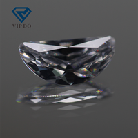 Usine Wuzhou gemmes 3*6-6*12mm couleur blanche en forme de demi-lune zircone cubique pierres précieuses en vrac demi-lune découpées à la machine zircon CZ pierres