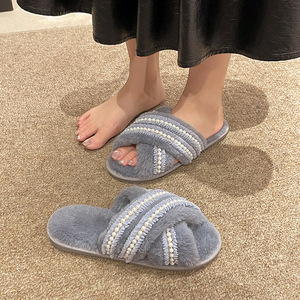 Nuevas Pantuflas Peludas de Comercio Exterior 2025 para el Hogar con Cadena Cruzada, Planas para Mujer - Product Image 3