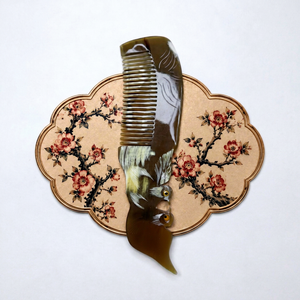 Peine de Cuerno de Vaca Ecológico Hecho a Mano con Dientes Anchos - Diseño Moderno para Hombres y Mujeres, Regalo de Negocios y Decoración del Hogar - Product Image 1