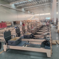 Reformer de Pilates portable et réglable en érable avec accessoires en boucle, idéal pour la maison, les studios de yoga et les séances d'entraînement en salle de sport