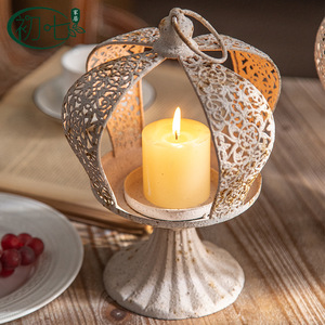 เชิงเทียนสไตล์ฝรั่งเศสแบบฉลุลาย รูปทรงมงกุฎ ทำจากโลหะเหล็ก สำหรับตกแต่งบ้าน ใช้เป็นโคมไฟสำหรับโต๊ะอาหาร - Product Image 3