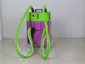 Petite machine à coudre pour surjeter les tapis avec couteaux de découpe - Product Image 4