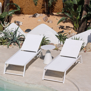 Chaises longues d'extérieur en <span class=keywords><strong>aluminium</strong></span>, minimalistes, <span class=keywords><strong>haut</strong></span> <span class=keywords><strong>de</strong></span> <span class=keywords><strong>gamme</strong></span>, personnalisées, imperméables et résistantes au <span class=keywords><strong>soleil</strong></span>, vente en gros - Product Image 1