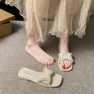 Nouvelles sandales plates d'été pour femmes, personnalisables avec logo, perles, à enfiler, semelle en caoutchouc, pour la plage et l'extérieur - Product Image 3