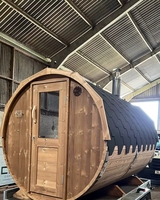 Fassförmige Mobile Sauna mit Naturholzpaneelen, Schwarzem Schindeldach und Anhängerrahmen für Gewerbliche Nutzung, Umweltfreundliches Design