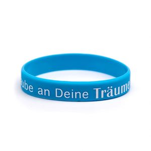 Bracelet en silicone coloré avec citations inspirantes en allemand et en anglais, personnalisé pour les événements sportifs scolaires, les équipes et les associations d'aide mutuelle - Product Image 4
