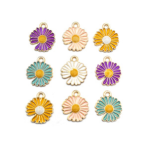 Breloques en forme de fleur de marguerite en alliage de zinc, jaunes, roses, blancs, violets, bleu lac, pendentifs pour bijoux, bracelets, colliers, boucles d'oreilles, porte-clés - Product Image 1