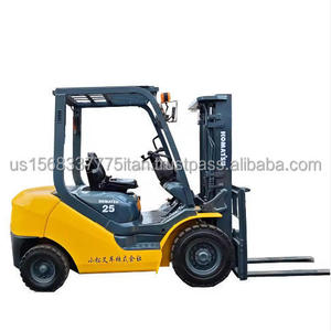Montacargas Diésel Usado Komatsu FD25 Original de Japón de Alta Calidad, 2.5 Toneladas, en Venta - Product Image 1