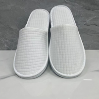 Pantoufles d'hôtel en gros, luxe, bon marché, blanches, lavables, jetables, pantoufles de spa pour invités, en polaire corail, à bout fermé