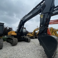 Hyundai 300LC-9S reconditionné, robuste et haute performance, pour la remise en état des cours d'entrepôt industriels et la compactation des terrains en expansion