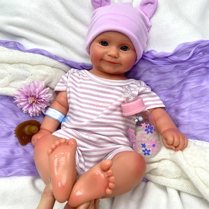 ตุ๊กตาซิลิโคนแบบเปิดปากสัมผัสนุ่มเหมือนจริง ขนาด 20 นิ้ว รุ่น Maddie พร้อมจุกนมหลอก รูปร่างสมจริงทั้งตัว ล้างทำความสะอาดได้ - Product Image 3