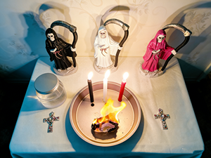 Estatua Religiosa <span class=keywords><strong>de</strong></span> Resina <span class=keywords><strong>de</strong></span> Santa <span class=keywords><strong>Muerte</strong></span>, Figura Artesanal Mexicana, Regalos <span class=keywords><strong>de</strong></span> Halloween, 9 1/4 Pulgadas - Product Image 5