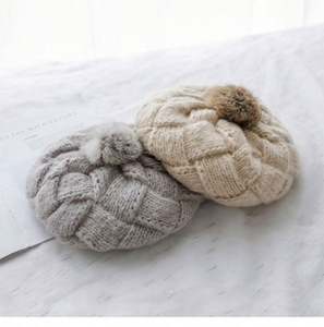 Bérets en laine au crochet avec pompon en fourrure de lapin, personnalisés, chauds et tendance, pour femmes, collection hiver 2025 - Product Image 2