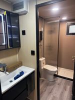 Ces maisons conteneurs pliables offrent une installation rapide, une étanchéité, un confort, une sécurité et des couleurs personnalisables.