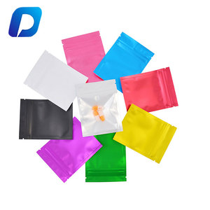 Paket 100 Kustom Tas Kedap Udara Hitam Biru Hijau Dapat Ditutup Kembali Kantung Kunci Ritsleting Foil Depan Bening Kantung Mylar Matte Emas - Product Image 1