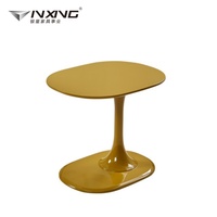 Table basse élégante et moderne en noyer jaune-vert pour salon
