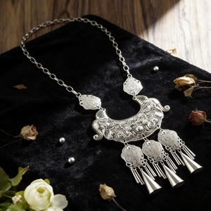 Collier double éléphant en argent Miao, style ethnique Hmong, collier bib à pompons, unisexe |   Bijou porte-bonheur Totem - Product Image 1