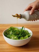 Distributeur d'huile d'olive en céramique blanche avec bouteille en relief Cruet d'huile avec bec verseur en acier inoxydable Pot de sauce soja vinaigre