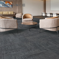 Tapis d'hôtel de luxe PP Nylon Jacquard Tapis de bureau commercial Carreaux de sol en PVC Tapis carré 50x50 25x100